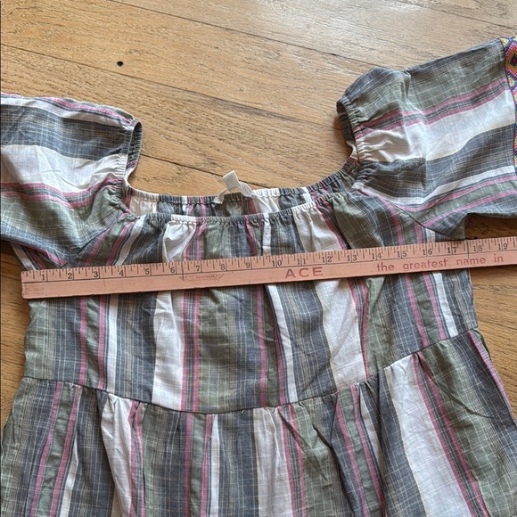 Off the shoulder top with tassels - Picture 7 of 8